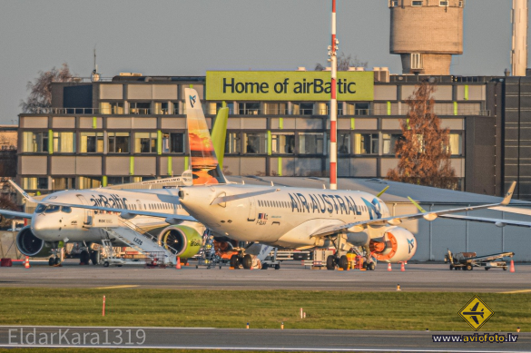 Airbus A220-300